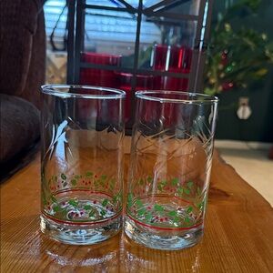 Festive Glass Tumblers: Arby’s 1984 Christmas Collection